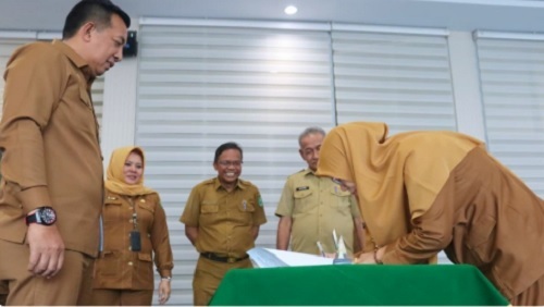 Sekda Inhu Pimpin Sertijab  Camat dan Pejabat Administrator
