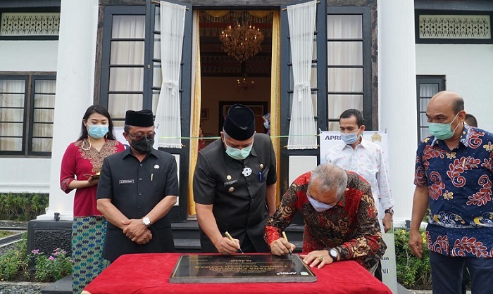 Bupati Siak Kagumi Hasil Pemugaran Istana Peraduan oleh PT RAPP, Alfedri: Terlihat Megah dan Indah