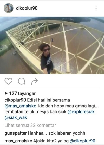 BIKIN GEGER SIAK, Tak pakai Pengaman, Pria Ini Selfie Pakai Tongsis di Puncak Jembatan Teluk Mesjid