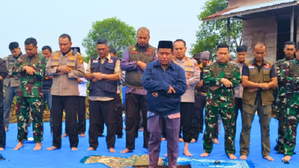 Doa di Tengah Karhutla, Pangdam, Kapolda, BNPB dan Bupati Inhu Salat Istisqa