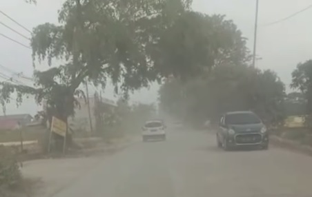 Lagi Viral di Medsos, Jalan Parit Indah Bikin Baut Motor Rontok dan Warga Hirup Debu