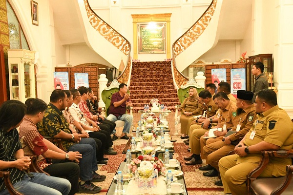 Pengurus Hock Hian Kiong Audiensi dengan Bupati Kasmarni
