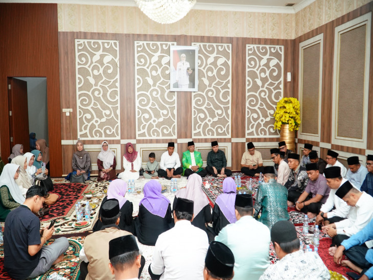 Bupati Khatam Alqur'an dan Buka Bersama PGRI dan Majelis Zikir Kampar