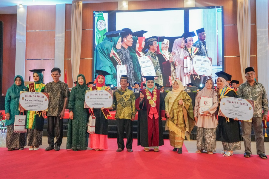 110 Mahasiswa Universitas Abdurrab Pekanbaru Diwisuda