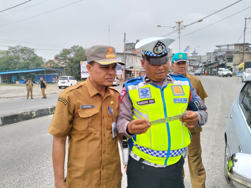 Razia dilapangan,UPT Samsat Pasir Pengaraian-Rohul Sosialisaikan Bebas Denda Pajak.