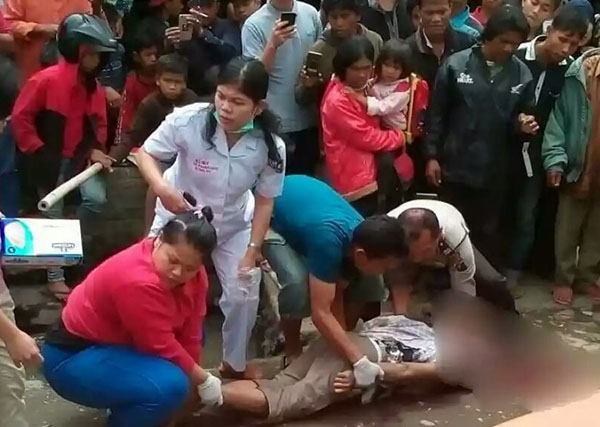 MALANG...Awalnya Cuma Niat Kejar Anak yang Nyebrang Jalan, Wanita Ini Malah Tewas ‘Disambar’ Truk 