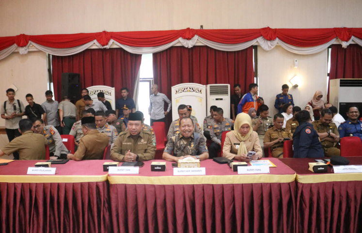 Sekda  Ikuti Rakor Penanggulangan Karhutla Bersama Gubernur Riau