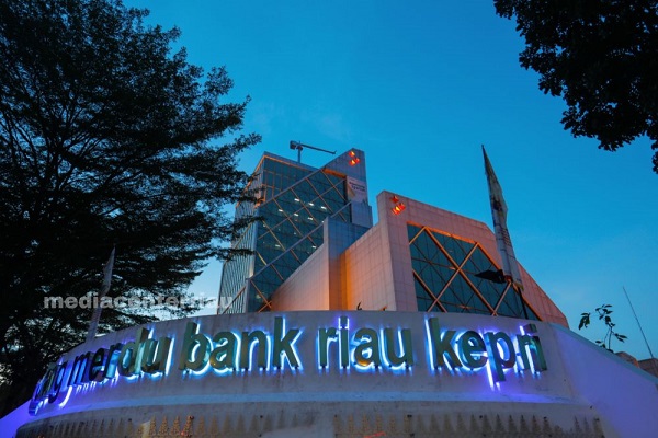Syamsuar Beri Bocoran Bank Riau Kepri Sudah Dikukuhkan OJK Sebagai Bank Syariah Murni