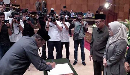Tanpa Berpanjang-panjang Pembahasan, DPRD Sahkan Ranperda RTRW Riau