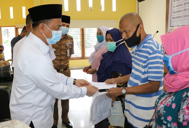 Pemko Serahkan Dana Zakat Tahap I Melalui Baznas Pekanbaru