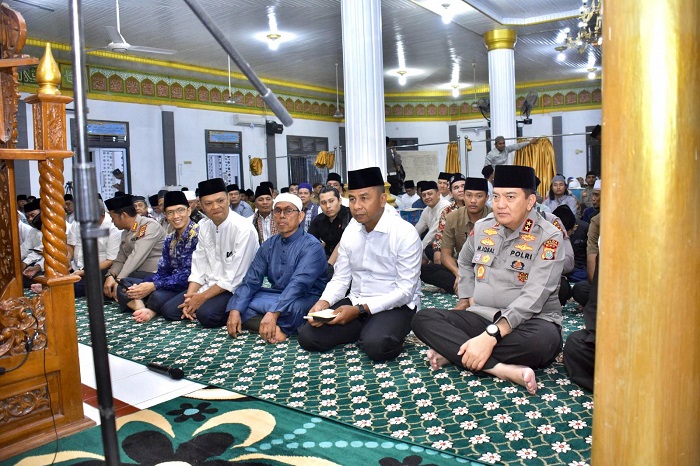 Bupati Kampar Dampingi Safari Ramadhan Kapolda Riau di Desa Pulau Lawas Bangkinang