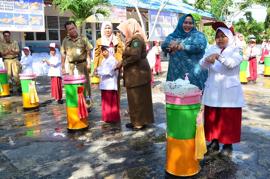Kasmarni Amril Praktekkan 7 Langkah Cuci Tangan yang Sehat