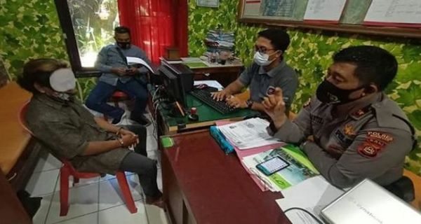 Sakit Hati Cinta Diputus, Bos Warung Makan Lempar Janda Beranak Pakai Pisau Daging Sampai Jarinya Putus