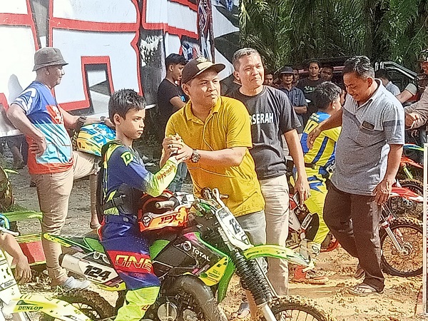 Raider Sumut dan Riau Beradu di Cross Kasang Mungkal Rokan Hulu
