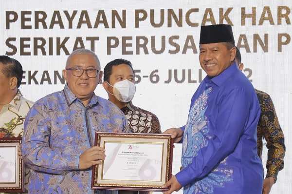 Bupati Siak Alfedri Pemimpin Terpopuler Media Arus Utama Tahun 2022