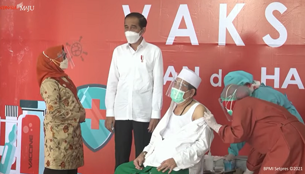 Jokowi Kutip  Kiai MUI di Jawa Timur: Vaksin AstraZeneca Halal dan Thoyib...