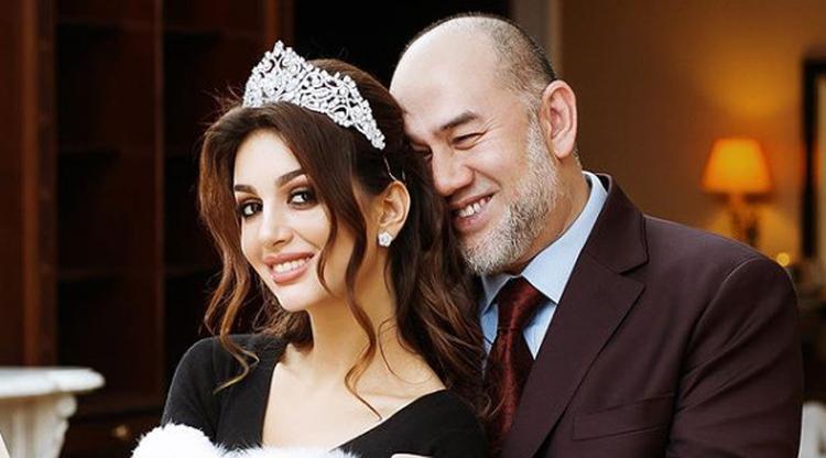 Cerai dari Mantan Raja Malaysia, Ratu Kecantikan Rusia Jual Cincin Nikah untuk Biaya Persalinan