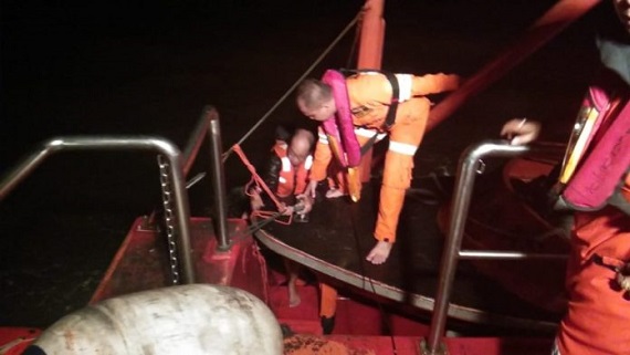 Kapal Bermuatan Semen Tenggelam di Tanjung Jati Bengkalis, Tiga Orang Dilaporkan Hilang