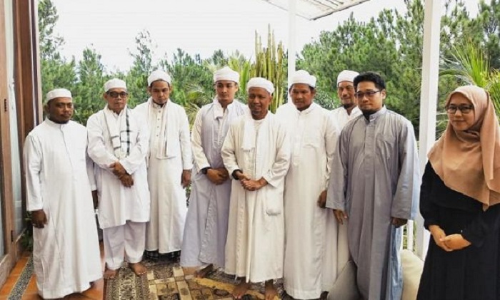 Subhannallah, Dipandu Ustadz Arifin Ilham, Aisyah Hanna Dokter Cantik Berdarah Bugis-Batak Ini Resmi Masuk Islam