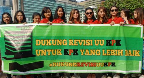 Kocak! Ikut Aksi Dukung Revisi UU, Mahasiswi Cantik Ini Malah Tidak Tahu Siapa Ketua KPK, 'Lu Jawab, Saya Gak Tahu'