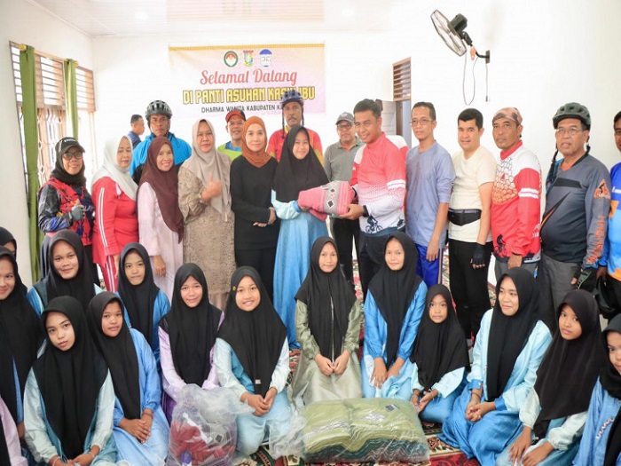 Bupati Kampar Berikan Bantuan untuk  Anak Panti Asuhan