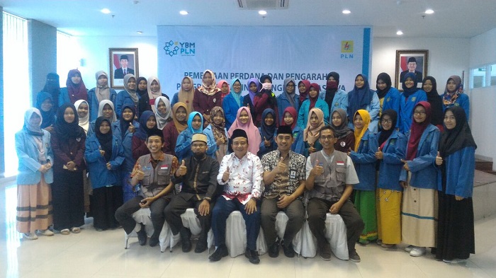 Puluhan Mahasiswa di Pekanbaru Terima Beasiswa dari YBM PLN Riau-Kepri