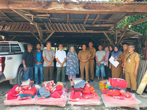 Dinsos Pekanbaru Salurkan Bantuan Korban Kebakaran di Kelurahan Limbungan Baru