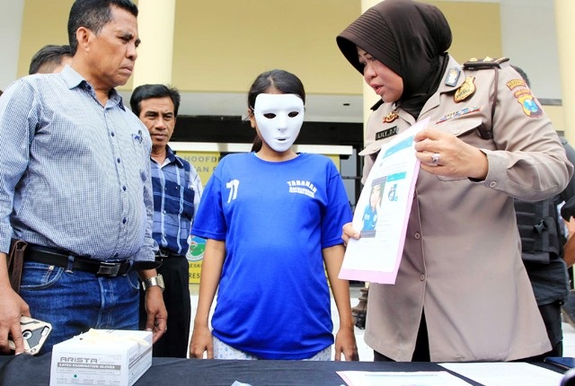 Padahal Lagi Hamil 7 Bulan, Begini Cara Farida Kelabuhi Suami untuk Layani Pria Lain Threesome