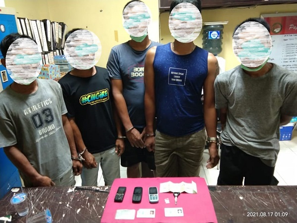 Satnarkoba Polres Kuansing Tangkap Lima Terduga Peredaran Narkoba Jenis Sabu di Air Emas