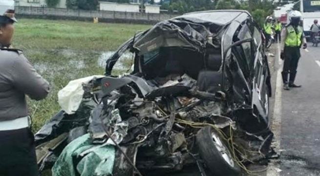 Avanza Hantam Truk Tronton, Suami Istri Tewas di Jalan Lintas Timur, Mobil dan Tubuh Korban Remuk