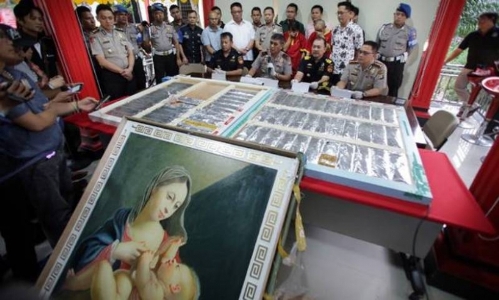 GILA...Lukisan Bunda Maria, Dijadikan Alat Selundupkan 26,43 Kilo Sabu Via Batam...