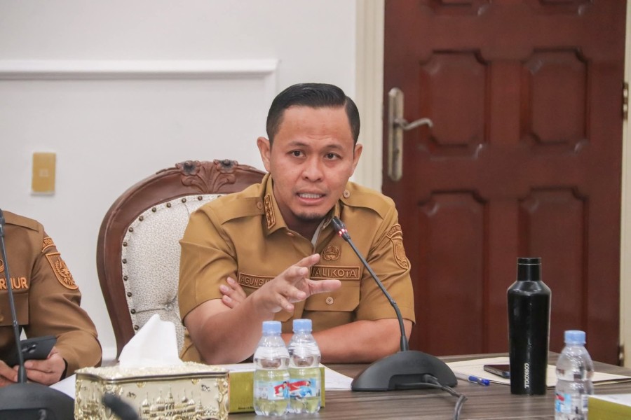 Wali Kota Terus Evaluasi Kinerja Camat dan Lurah, Utamakan Profesionalisme dalam Pelayanan