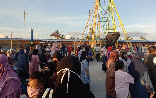 Mudik Dilarang, Ribuan Pengunjung  Padati Wisata Mepet  Sawah di Rohil, Satgas Covid-19 Dimana?