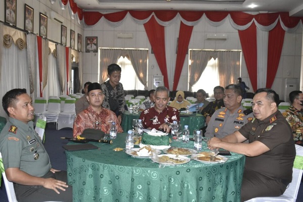 Kamsol dan Forkopimda Bahas 5 Isu Utama Kabupaten Kampar Saat Ini...
