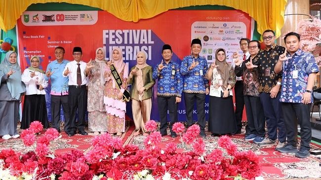 Sinergi Literasi,  Kemenag Riau Tandatangani Komitmen Riau Membaca