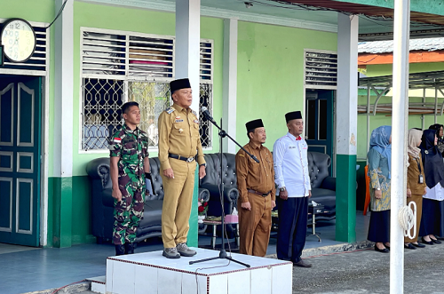 Plt Bupati Asmar Pimpin Upacara Bendera Di MAN 1 Selatpanjang