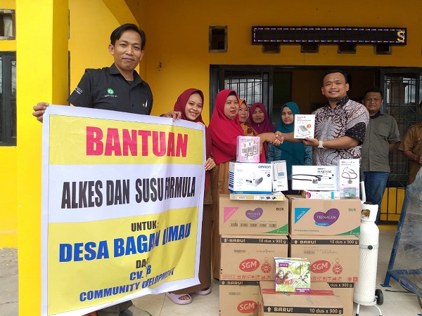 Komitmen Penanganan Stunting, Putri Lindung Bulan Serahkan Bantuan Susu Formula dan  Alat Kesehatan untuk Warga Bagan Limau
