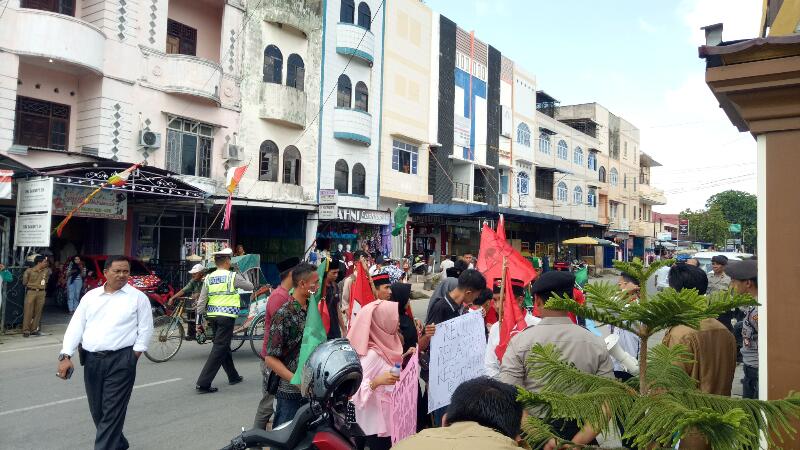 Protes Layanan Kesehatan, Mahasiswa Gelar Aksi di Kantor Dinkes Inhil 