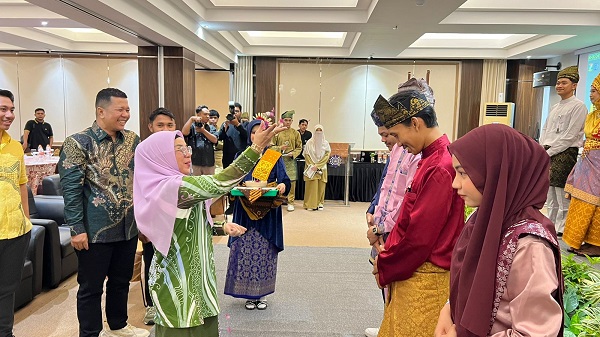Wakil Bupati Kampar Resmi Lantik Pengurus IPRY-KK Yogyakarta Periode 2024-2025