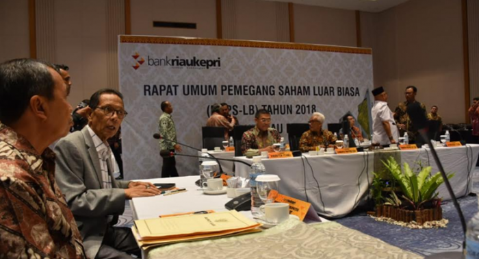 Bupati Kampar Hadiri RUPS LB Bank Riau Kepri di Batam