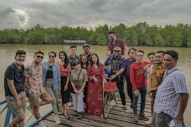 Puluhan Wisatawan Malaysia, Thailand dan Jakarta Kunjungi Ekowisata Mangrove di Desa Bokor Riau