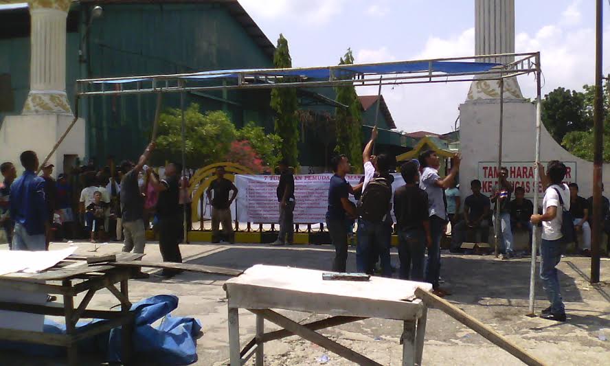 Tuntut Hak, Massa IPPTL Blokir Pintu Masuk PT AFR