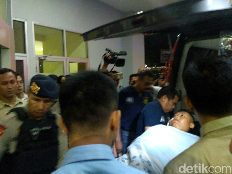 HOROR...2 Anggota Brimob Ditusuk di Masjid Dekat Mabes Polri, Begini Kronologinya