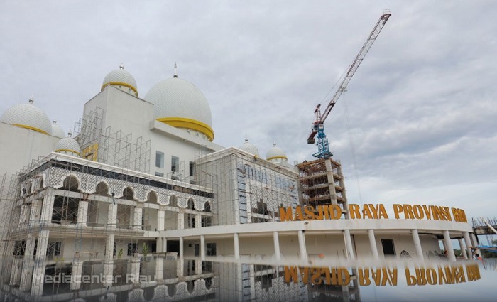 WADUH...Belum Selesai Dibangun, Menara 36 Meter di Masjid Raya Pemprov Riau Turun 3 Milimeter...