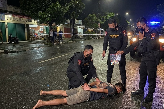 Polisi Tembak Pengedar Ekstasi di Tenayan Raya