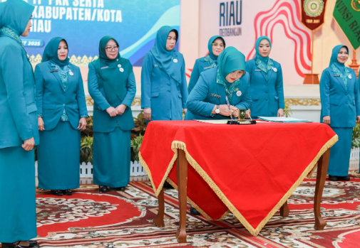 Hj. Ismiatun Dikukuhkan sebagai Ketua TP-PKK dan Ketua Pembina Posyandu Kepulauan Meranti