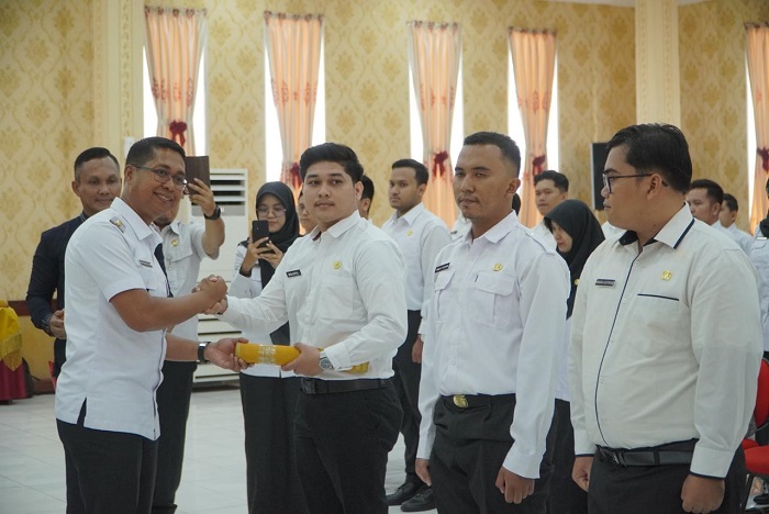 Pemkab Rohil Serahkan SK Pengangkatan CPNS Formasi Tahun 2024