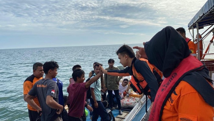 Seluruh Awak KM Ade Putra Ditemukan Selamat, Berikut Nama-namanya...