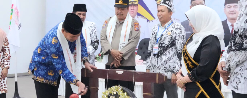 Asisten III Buka Konkab VI PGRI Kuansing