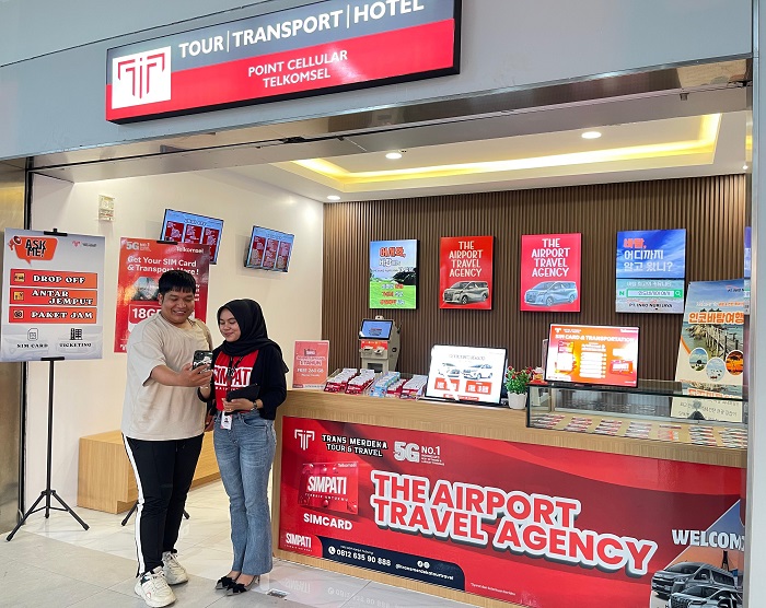 Telkomsel Perkuat Layanan Digital untuk Wisatawan di Bandara Hang Nadim Bersama Trans Merdeka Travel